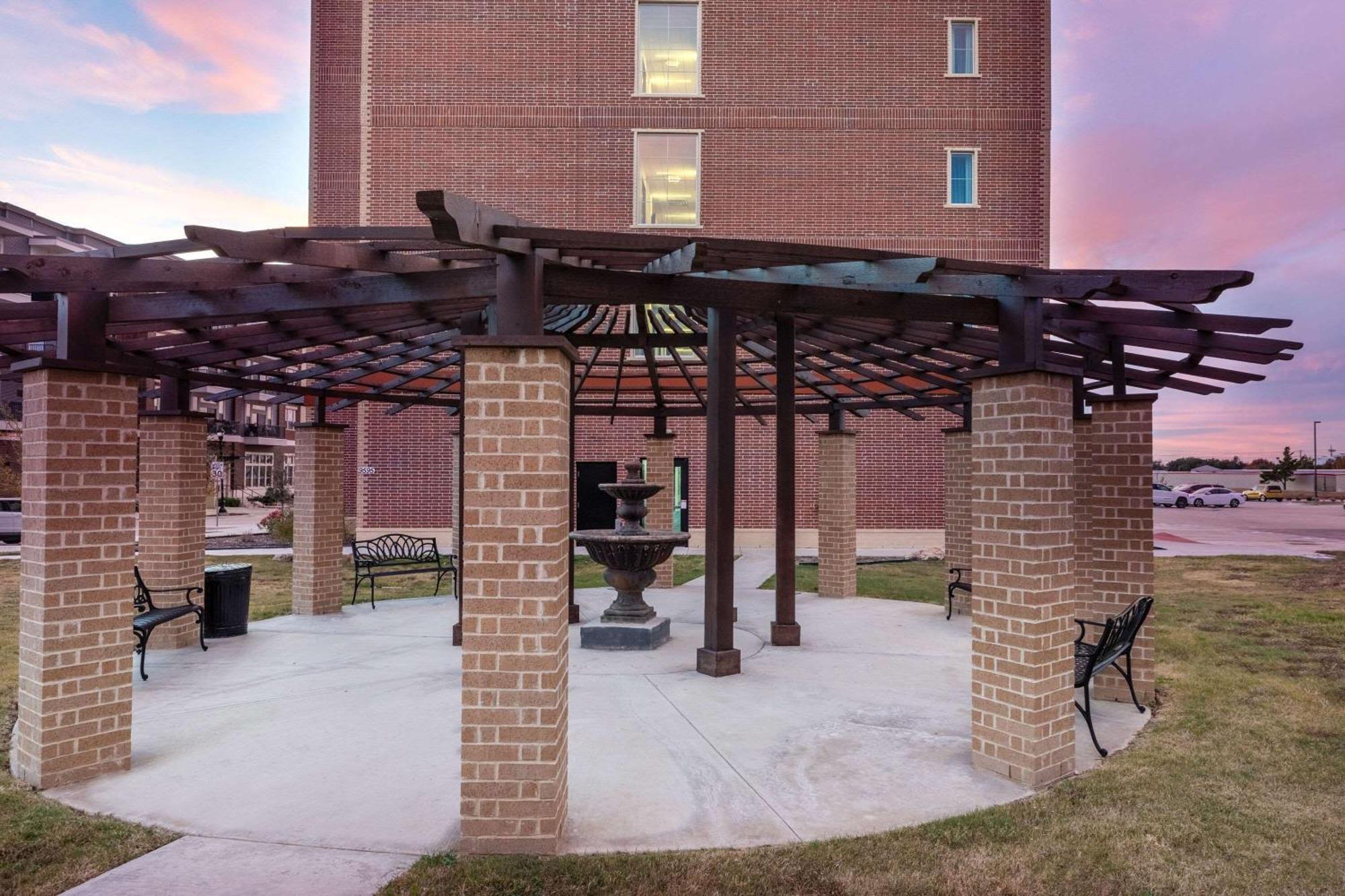 La Quinta Inn & Suites By Wyndham Dallas - Frisco Stadium Exteriér fotografie